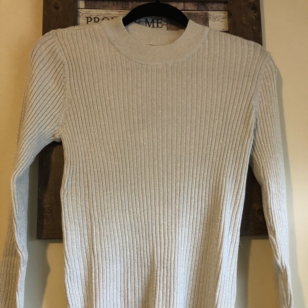 Woman’s Ribbed Top